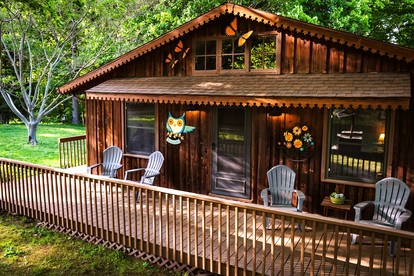 Rustic, Pet Friendly Cabin near East Fork Lake, Olney, Illinois - glamping.directory
