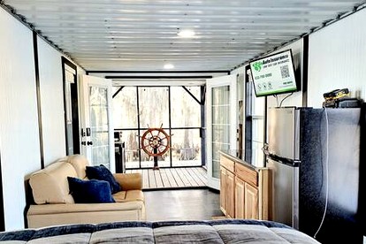 Quaint Lakefront Cabin Incredible for Water and Outdoor Adventures in Texas - Uncertain, Texas - glamping.directory