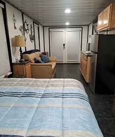Quaint Lakefront Cabin Incredible for Water and Outdoor Adventures in Texas - Uncertain, Texas - glamping.directory