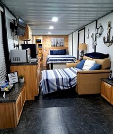 Quaint Lakefront Cabin Incredible for Water and Outdoor Adventures in Texas - Uncertain, Texas - glamping.directory