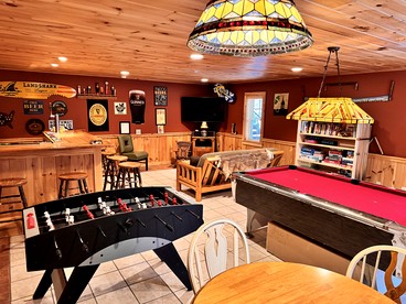 Cozy Spacious Cabin with Game Room and Fire Pit for a Wonderful Escape Surrounded by Nature in Old Forge, New York - Old Forge, New York - glamping.directory