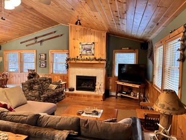 Cozy Spacious Cabin with Game Room and Fire Pit for a Wonderful Escape Surrounded by Nature in Old Forge, New York - Old Forge, New York - glamping.directory