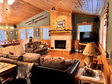 Cozy Spacious Cabin with Game Room and Fire Pit for a Wonderful Escape Surrounded by Nature in Old Forge, New York - Old Forge, New York - glamping.directory