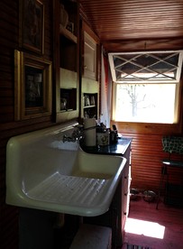 Lovingly Restored Historic Cottage in Adirondack Mountains, New York - North River, New York - glamping.directory