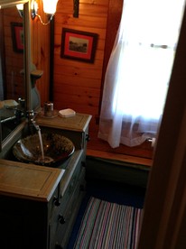 Lovingly Restored Historic Cottage in Adirondack Mountains, New York - North River, New York - glamping.directory