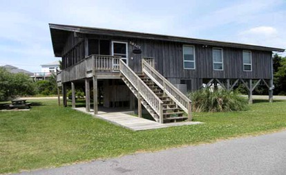 Pet-Friendly Vacation Rental close to the Beach in Dare County, North Carolina - glamping.directory