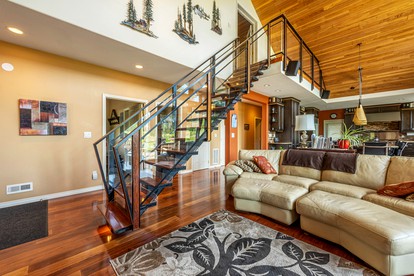 Luxurious Cabin with Hot-tub in Parkdale, Oregon - Parkdale, Oregon - glamping.directory