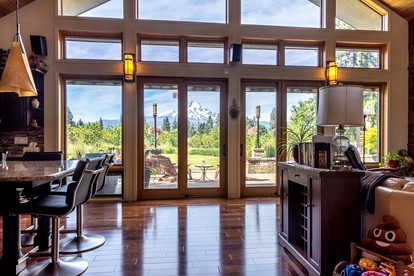 Luxurious Cabin with Hot-tub in Parkdale, Oregon - Parkdale, Oregon - glamping.directory