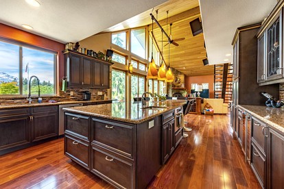 Luxurious Cabin with Hot-tub in Parkdale, Oregon - Parkdale, Oregon - glamping.directory