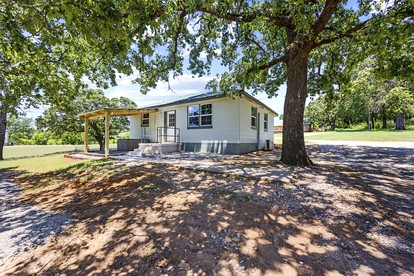 Private Nature Escape: Wooden Cabin with Lake Views in Madill, Oklahoma - Madill, Oklahoma - glamping.directory