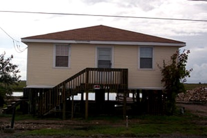 Charming Cabin with Boat Launch on the Mississippi River near New Orleans, Louisiana - Port Sulphur, Louisiana - glamping.directory