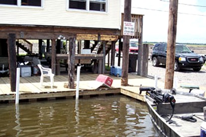 Charming Cabin with Boat Launch on the Mississippi River near New Orleans, Louisiana - Port Sulphur, Louisiana - glamping.directory