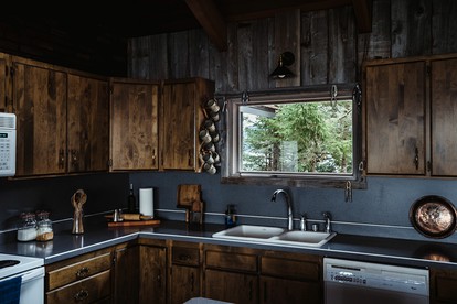 Rustic and Comfortable Beach House for a Vacation in Alaska - Seldovia, Alaska - glamping.directory