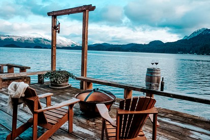Rustic and Comfortable Beach House for a Vacation in Alaska - glamping.directory