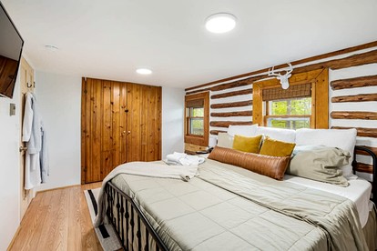 Modernized Log Cabin with Hot Tub, Fire Pit and Amazing Views Just Minutes from the Cacapon Mountains in Berkeley Springs, WV - Berkeley Springs , West Virginia - glamping.directory