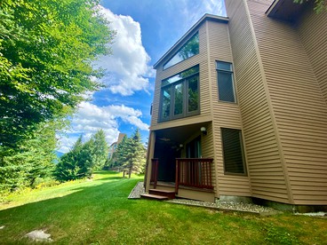 Fabulous Cabin in the White Mountains for Group Getaways - Carroll, New Hampshire - glamping.directory