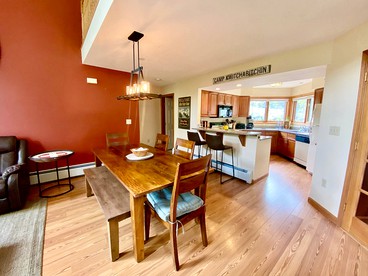 Fabulous Cabin in the White Mountains for Group Getaways - Carroll, New Hampshire - glamping.directory