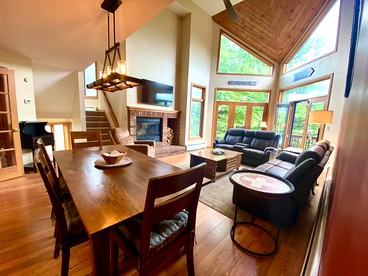 Fabulous Cabin in the White Mountains for Group Getaways - Carroll, New Hampshire - glamping.directory