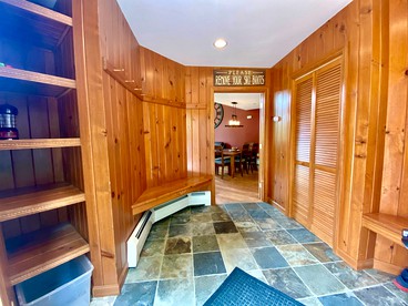 Fabulous Cabin in the White Mountains for Group Getaways - Carroll, New Hampshire - glamping.directory