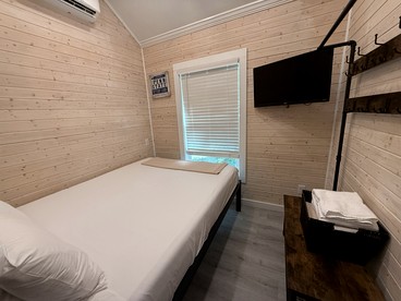 Tranquil Boutique Nature Resort with Modern Glamptainers near State Parks in Albrightsville, PA - Albrightsville, Pennsylvania - glamping.directory