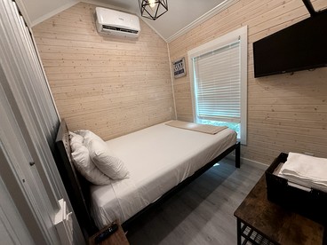 Tranquil Boutique Nature Resort with Modern Glamptainers near State Parks in Albrightsville, PA - Albrightsville, Pennsylvania - glamping.directory