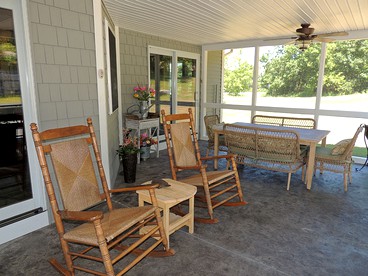Luxurious Vacation Rental near St. Lawrence River in Upstate New York - Cape Vincent, New York - glamping.directory