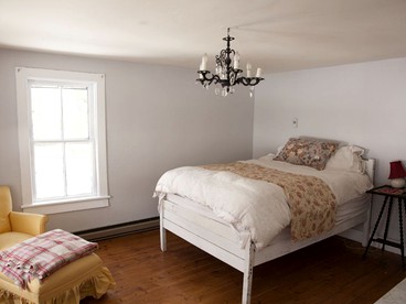 Romantic Forest Cottage Rental by a Ski Resort near Jewett, New York - Jewett, New York - glamping.directory
