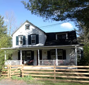 Romantic Forest Cottage Rental by a Ski Resort near Jewett, New York - glamping.directory