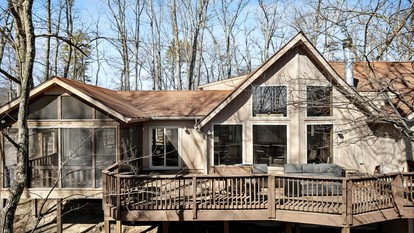 Exquisite Mountain Cabin Retreat near Cacapon River in West Virginia - glamping.directory
