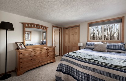 Exquisite Mountain Cabin Retreat near Cacapon River in West Virginia - Hedgesville, West Virginia - glamping.directory