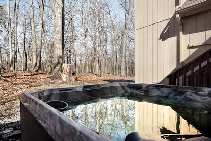 Exquisite Mountain Cabin Retreat near Cacapon River in West Virginia - Hedgesville, West Virginia - glamping.directory