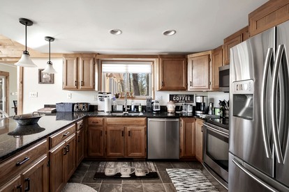 Exquisite Mountain Cabin Retreat near Cacapon River in West Virginia - Hedgesville, West Virginia - glamping.directory