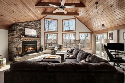 Exquisite Mountain Cabin Retreat near Cacapon River in West Virginia - Hedgesville, West Virginia - glamping.directory