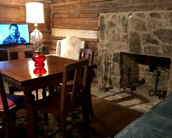 Romantic Log Cabin Getaway on a Farm near Texarkana, Arkansas - Washington, Arkansas - glamping.directory