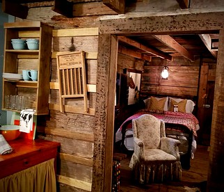 Romantic Log Cabin Getaway on a Farm near Texarkana, Arkansas - Washington, Arkansas - glamping.directory