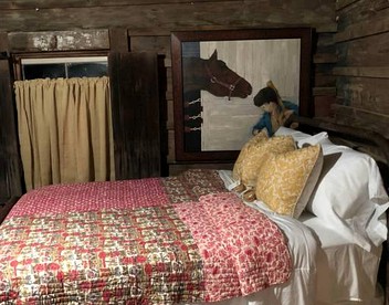 Romantic Log Cabin Getaway on a Farm near Texarkana, Arkansas - Washington, Arkansas - glamping.directory