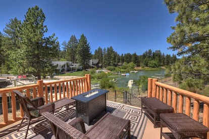 Lake Cabin with Fireplace and Barbecue Perfect for Water Sports in Big Bear Lake, California - Big Bear Lake, California - glamping.directory