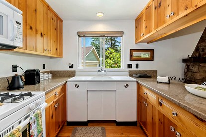 Lake Cabin with Fireplace and Barbecue Perfect for Water Sports in Big Bear Lake, California - Big Bear Lake, California - glamping.directory