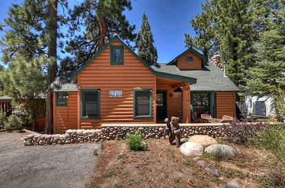 Lake Cabin with Fireplace and Barbecue Perfect for Water Sports in Big Bear Lake, California - Big Bear Lake, California - glamping.directory