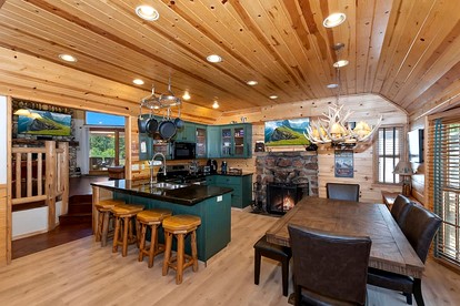 Lake Cabin with Fireplace and Barbecue Perfect for Water Sports in Big Bear Lake, California - Big Bear Lake, California - glamping.directory