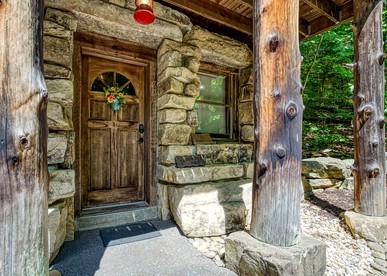 Unique Cabin Rental for Romantic Escapes to the Great Smoky Mountains - Pigeon Forge, Tennessee - glamping.directory