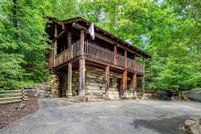 Unique Cabin Rental for Romantic Escapes to the Great Smoky Mountains - glamping.directory