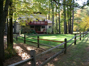 Gorgeous Cottage with Barbecue and Great Forest Sights in North Conway, New Hampshire - North Conway, New Hampshire - glamping.directory