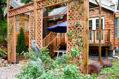 Cozy Cottage Perfect for a Couples' Getaway in Point Roberts, Washington - Point Roberts, Washington - glamping.directory