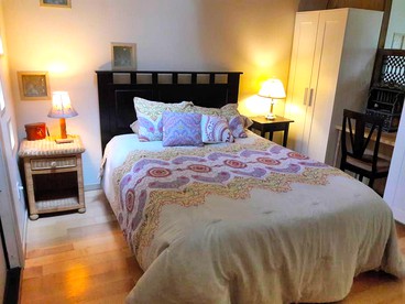 Cozy Cottage Perfect for a Couples' Getaway in Point Roberts, Washington - Point Roberts, Washington - glamping.directory