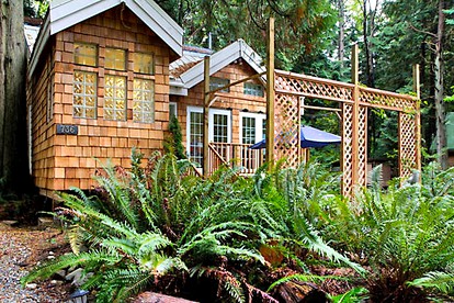Cozy Cottage Perfect for a Couples' Getaway in Point Roberts, Washington - glamping.directory