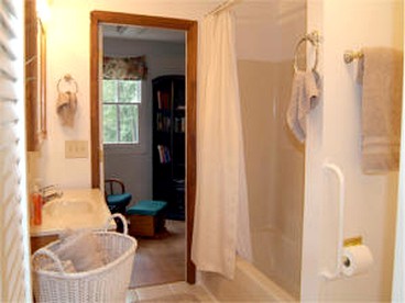 Traditional 1920's Cottage for a Secluded Getaway in the Shenandoah Valley, Virginia - Fairfax Station, Virginia - glamping.directory