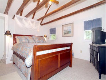 Traditional 1920's Cottage for a Secluded Getaway in the Shenandoah Valley, Virginia - Fairfax Station, Virginia - glamping.directory