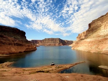 Rustic Cottage Rental in Lake Powell, Arizona, Perfect for a Weekend Getaway - Page, Arizona - glamping.directory