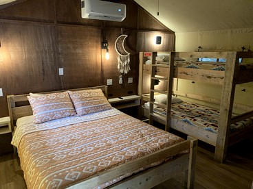 Fantastic Safari Tent Ideal for Outdoor Activities in Gatlinburg, Tennesse - Gatlinburg, Tennessee - glamping.directory
